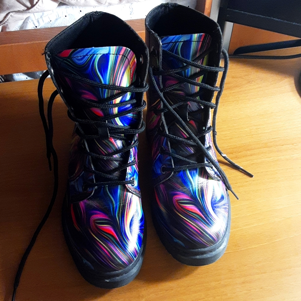 Cool colors 😎, very comfortable.